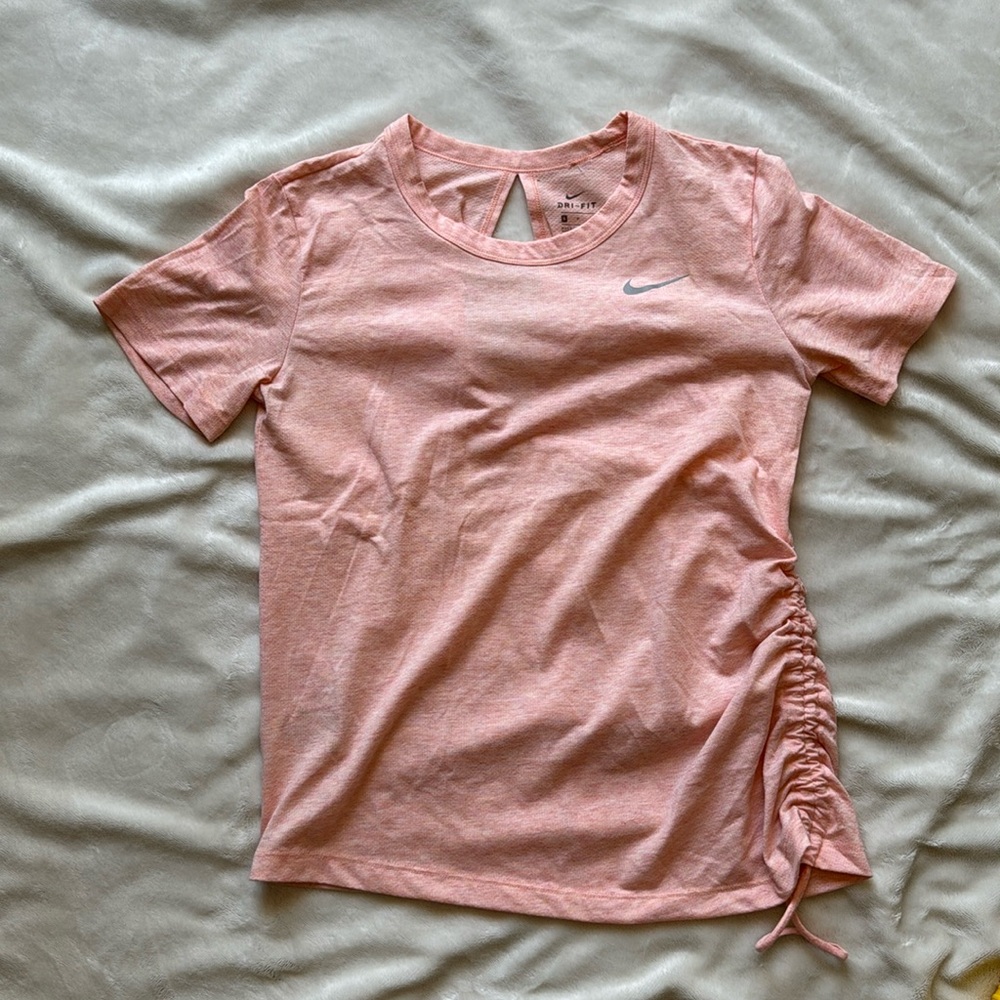 Nike Women Dri-Fit Standard peach 🍑 Drawstring Cinched with Key hole back Top